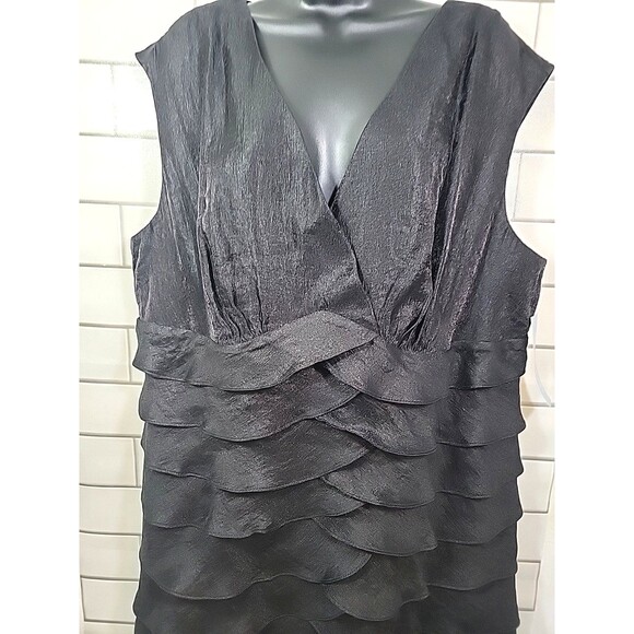 London Times Women's Sz 20W Dress V-Neck Tiered Cocktail Semi-formal Date Night - Picture 2 of 7